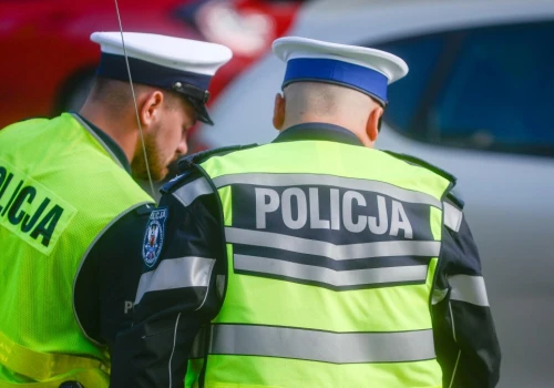 Policja rusza z wakacyjną akcją. Kierowcy pod szczególnym nadzorem