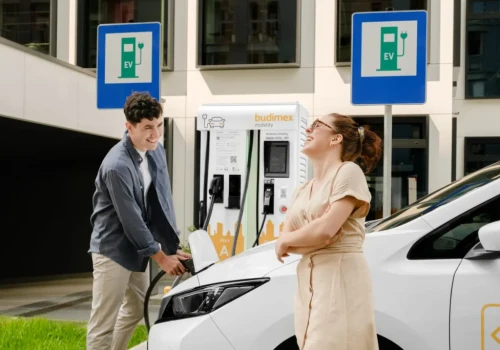 Budimex Mobility tnie ceny na wakacje: 1,56 zł za AC i 1,80 zł za DC na 88 stacjach