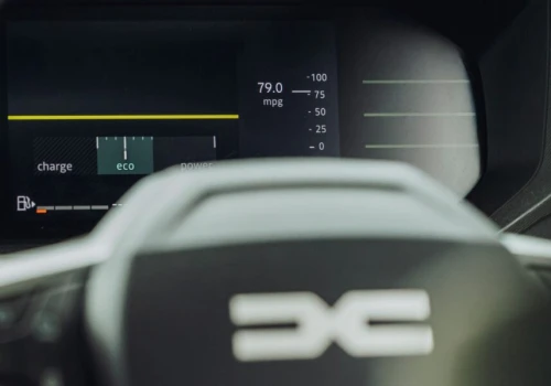 Uzyskał spalanie 3,6 l/100 km w Dusterze hybrid. Klucz to płynna jazda