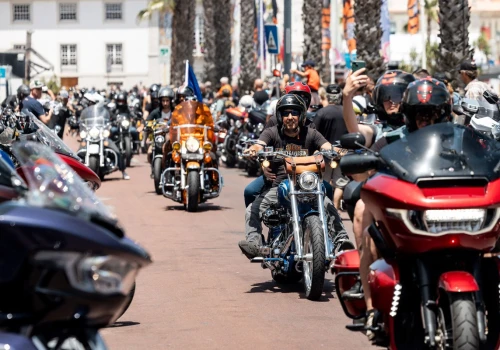 Europejski zlot Harley Owners Group 2026 w Cascais. Tysiące uczestników i motocykli w paradzie
