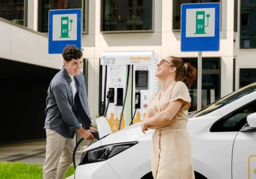 Budimex obniża ceny na wakacje: 1,8 zł/kWh na DC, 1,56 zł/kWh na AC. Część stacji ładowania, głównie Pomorze i pojezierza