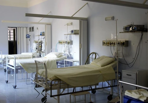 Atak nożownika w szpitalu na Śląsku. Śledztwo prokuratury pod kątem usiłowania zabójstwa