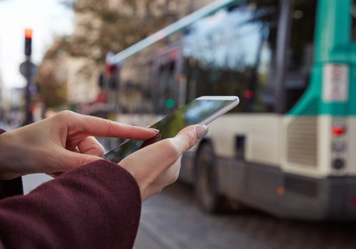 „Nie klikaj w link”. Fałszywe SMS-y o mandatach