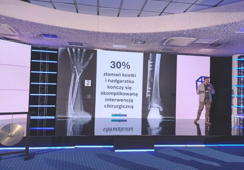 Biomateriał zamiast śrub ortopedycznych. Nowe rozwiązanie naukowców z ZUT w Szczecinie