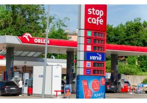 Upalny weekend pod znakiem droższych paliw
