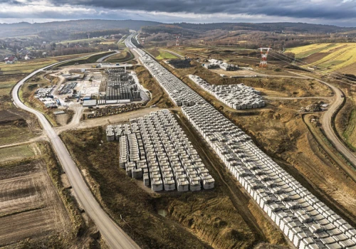 Mostostal Warszawa zbiera nowe kontrakty mimo problemów. Część klientów ma jednak obawy