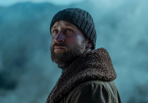 Borys Szyc odkrywa szokującą prawdę na temat serii brutalnych morderstw. Ten polski serial Netflixa „nie zwalnia” ani na sekundę