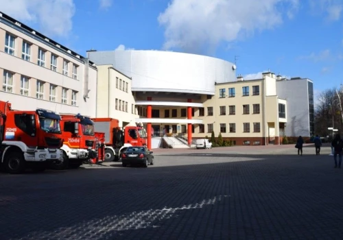Coraz więcej młodych ludzi chce zostać strażakami