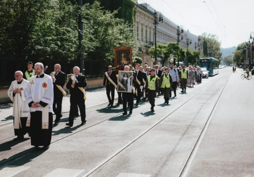 Po 87 latach procesja Najświętszego Serca Pana Jezusa wróciła na ulice Krakowa (Galeria)