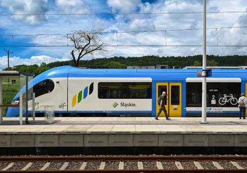 Buch – jak gorąco! Koleje Śląskie stawiają na bezpieczeństwo w trakcie upałów
