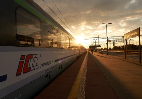 Pociągi zwolnią na wakacje! PKP Intercity ma problem z wagonami