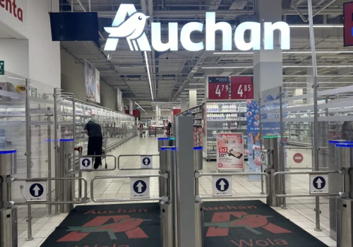 Solidarność apeluje o skrócenie czasu, Auchan wydłuża godziny