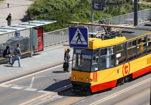 Letnie cięcia kursów w Warszawie. ZTM tnie rozkłady, a metro pojedzie rzadziej
