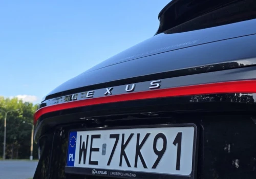 Dookoła Polski z... Lexusem RX 500h F Sport. Zapomnijcie o nudnych hybrydach, to auto niszczy system