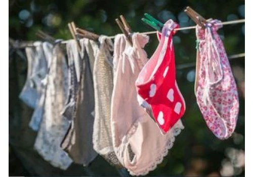 W upał nie nosisz majtek? Ginekolog ostrzega