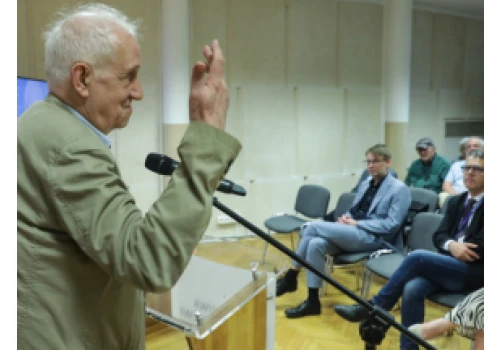 Prof. Friszke przekazał swoje zdjęcia i historyczne relacje do Archiwum Akt Nowych