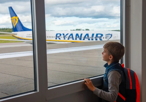 Ryanair wprowadza ważną zasadę. Miejsce obok dziecka to prawo, nie przywilej