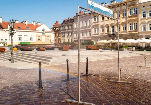 Ekstremalny skwar nad Rzeszowem. Miasto reaguje i rozstawia kurtyny wodne