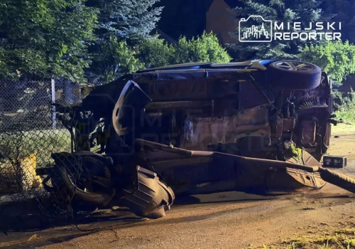 Tragiczny wypadek pod Warszawą. Silnik BMW odnaleziono w lesie