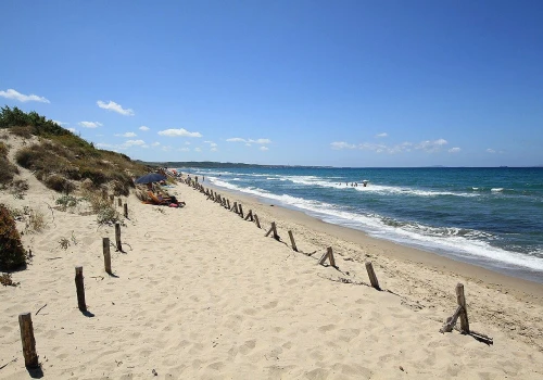 To najdłuższa plaża we Włoszech. Tak duża, że nie musisz obawiać się tłumów