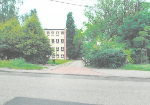 Radny apeluje o zmiany przy SP nr 3. Chce bezpieczniejszego dowozu dzieci