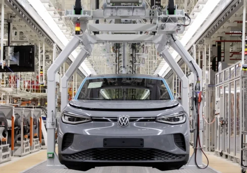 Volkswagen szykuje gigantyczną redukcję zatrudnienia. 100 tysięcy etatów mniej?