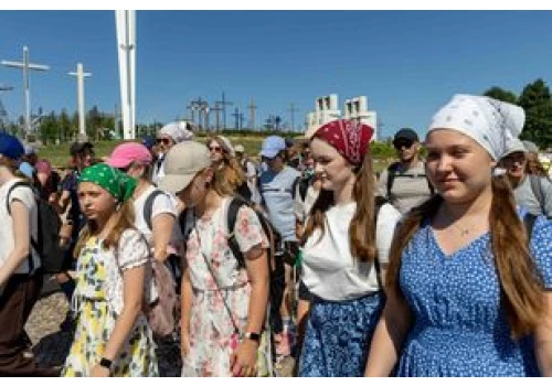 Białystok: Pątnicy, mimo rekordowych upałów, wyruszyli ze Świętej Wody do znanego sanktuarium. Wyruszyła 45. Pielgrzymka Różanostocka