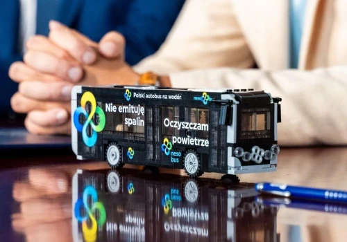 Kosztowne autobusy wodorowe. 15 lat tankowania kosztuje tyle, co zakup całej floty?