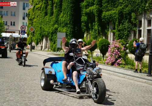 Ulicami Lwówka Śląskiego przejechała parada motocykli