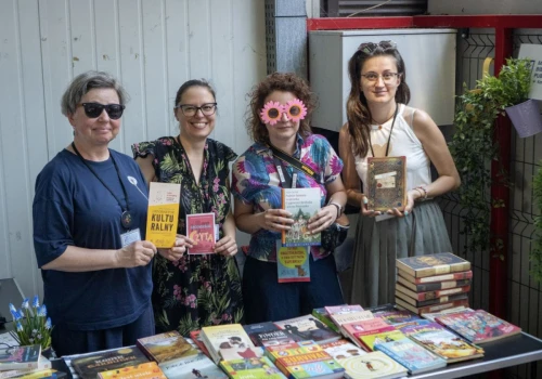 Lotny Antykwariat Miejskiej Biblioteki Publicznej na Targowisku Miejskim. Zakupy świeżych warzyw, owoców i… dobrej lektury!