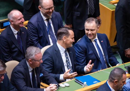 Sikorski o odebraniu orderu Zełenskiemu. „Ta decyzja upokorzyła osobiście prezydenta Ukrainy”