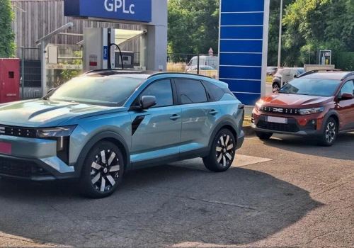 Nowa Dacia Striker LPG sfotografowana na żywo! Wygląda świetnie, chce przejąć klientów marek Toyota i Skoda