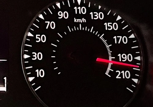 A może znieść limit prędkości na autostradach w Polsce?