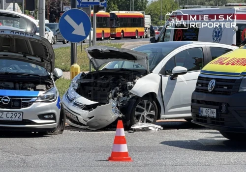 Dwie osoby w szpitalu po wypadku z udziałem policyjnego radiowozu