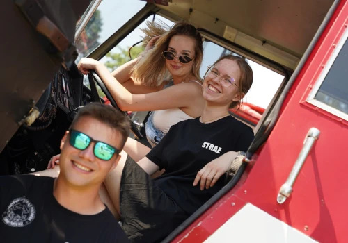 Strażackie święto w Dobromierzu. Widowiskowe pokazy i parada na otwarcie wydarzenia