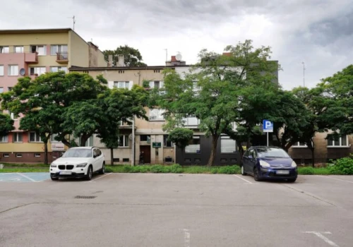 Parking w centrum Częstochowy? Warto skorzystać z miejsc przy ul. Popiełuszki!