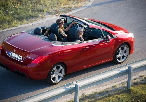 Tajne kody Peugeot. Co oznaczają P21, P24, T75 i R83?