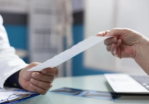 Zwolnienie chorobowe pod lupą firm. Coraz więcej kontroli i analiz absencji