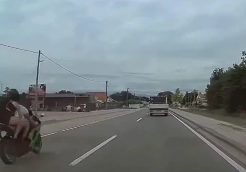 Polacy w Chorwacji nagrali tragiczny wypadek motocyklisty. Tak skończyło się wyprzedzanie kolumny aut