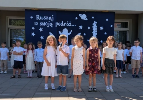 „Kosmiczna podróż”. Zakończenie roku szkolnego w Przedszkolu nr 1 w Sokółce