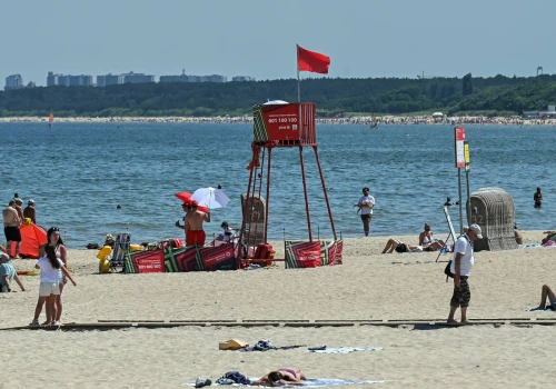 Trzy kąpieliska w północnej Polsce zamknięte. Powodem sinice i bakterie E. coli
