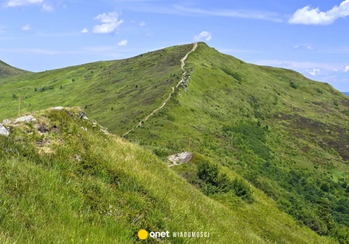 Bieszczady przyciągają turystów. GOPR ostrzega przed odwodnieniem w upały