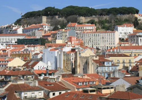 Zarabia na apartamencie w Portugalii. Zapytał fiskusa, czy musi zakładać firmę