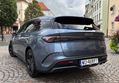 Chińczycy zbudowali bardzo dobre kombi. Passat i Superb mają niezłego rywala