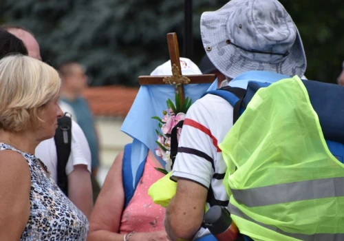 Pielgrzymi docierają na Jasną Górę także w upale