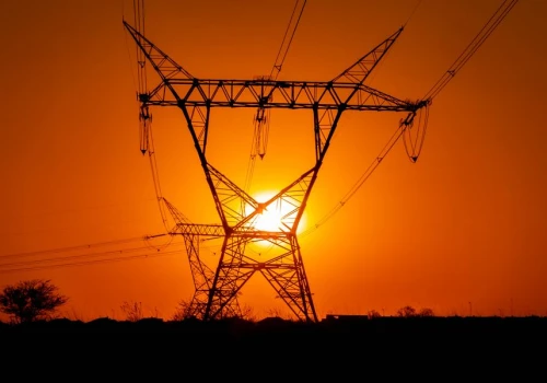 Klimatyzatory podbijają zużycie, przewody się nagrzewają. Tak lato sprawdza energetykę