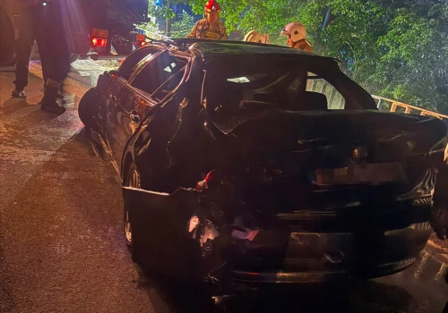 Samochód wypadł z drogi i wpadł do rzeki. Auto utonęło