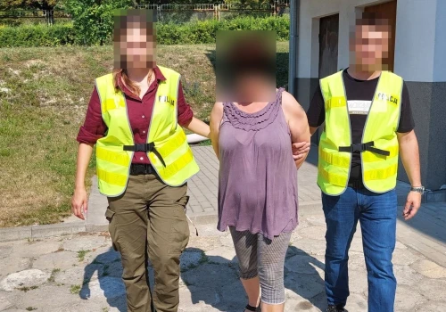 49-latka podejrzana o usiłowanie zabójstwa męża. Zadała cios nożem w klatkę piersiową