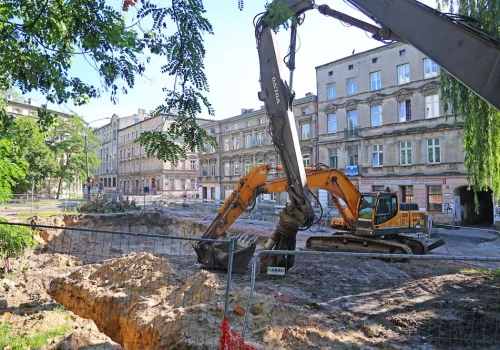 Łódź. Na Franciszkańskiej wyburzono już kamienicę. To element przebudowy trasy tramwajowej