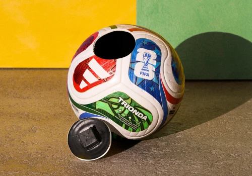 Trionda miała być symbolem mundialu. Teraz Adidas musi bronić jej projektu